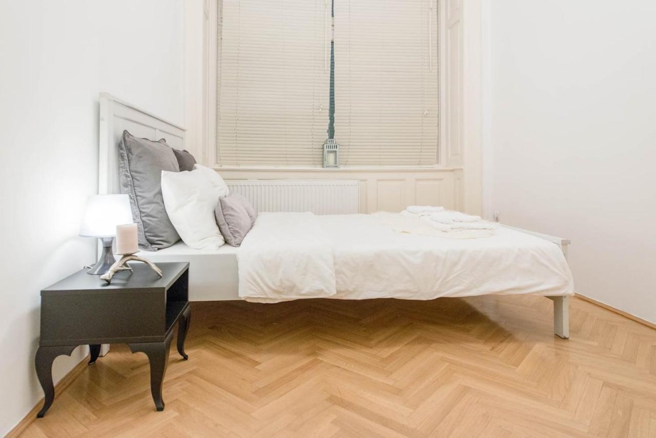 Bourgeois Elegance In The Heart Of Budapeszt Zewnętrze zdjęcie
