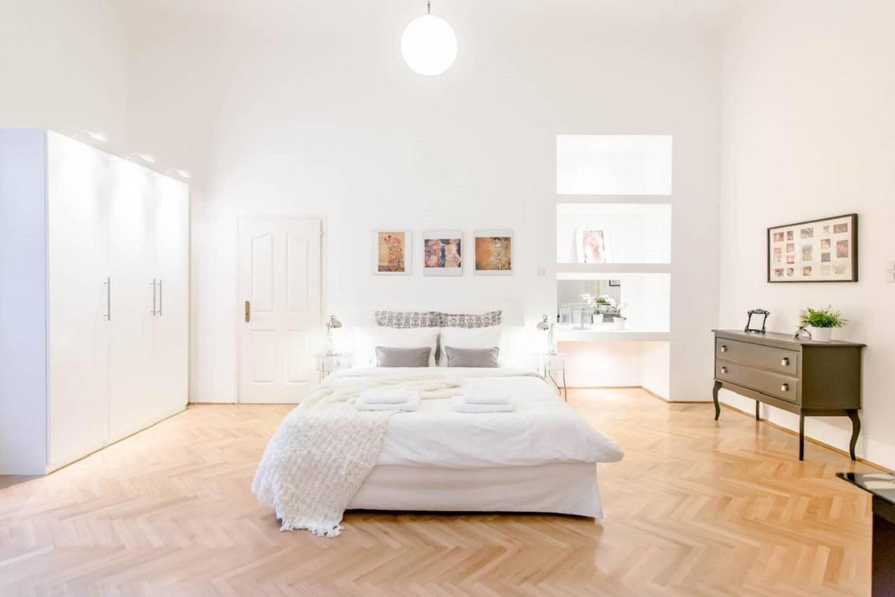 Bourgeois Elegance In The Heart Of Budapeszt Zewnętrze zdjęcie